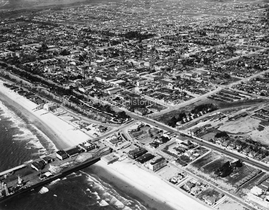 Santa Monica 1925 a WM.jpg